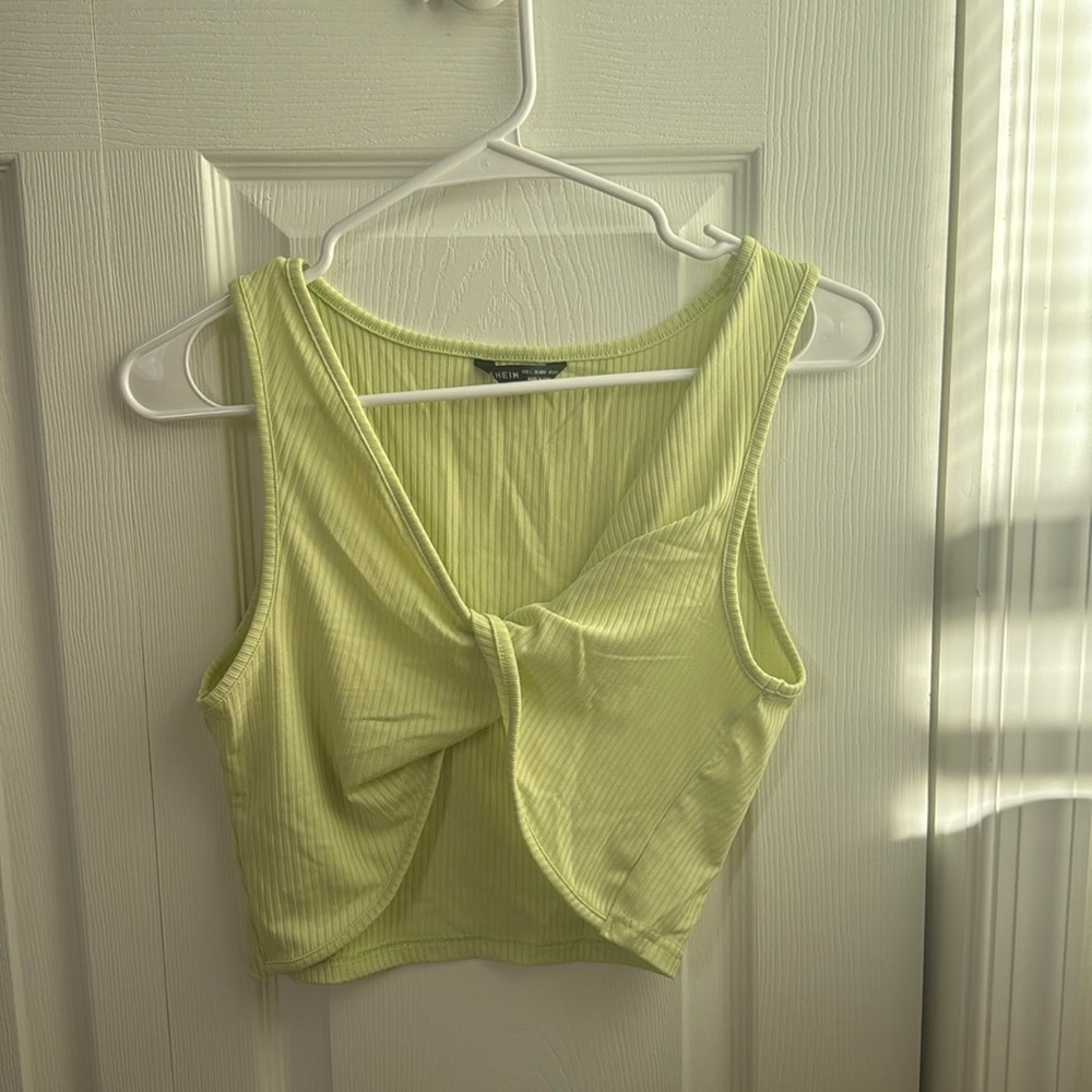Ribbed twist front cropped top